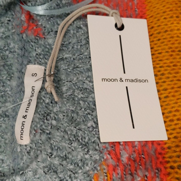 Moon & Madison multicolor cropped sweater - Picture 7 of 7